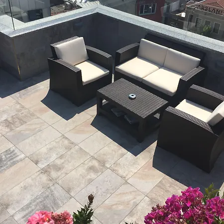 لاليلي جونين 3*